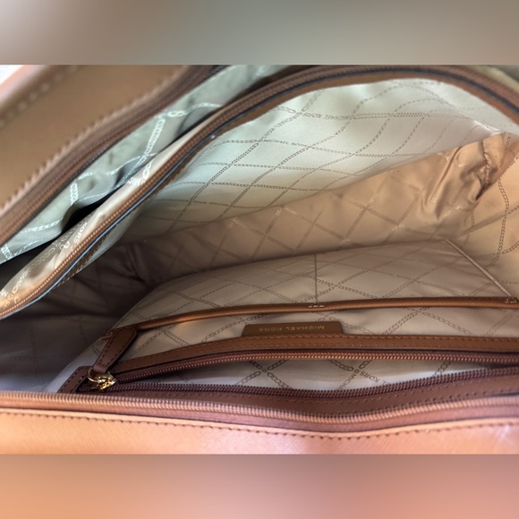 New Michael Kors MK Leather Tote Jet Set Extra Large Travel Tan+matching wallet - Picture 4 of 12